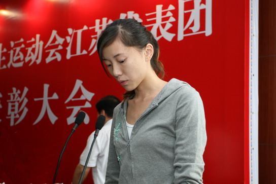 小鸟体育彭勃同學代表優秀運動員發言